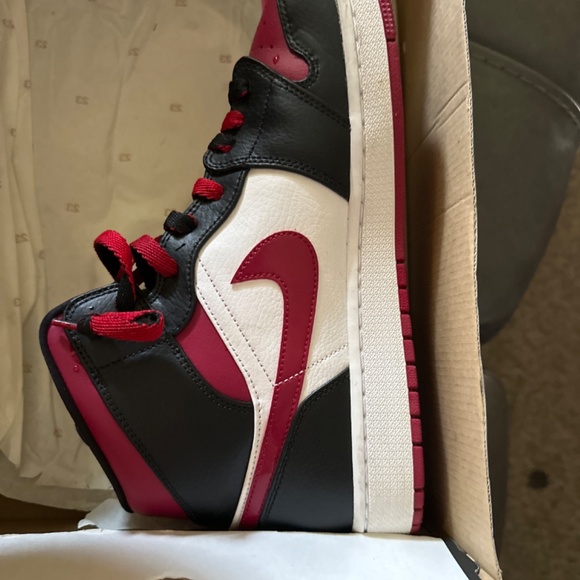 Jordan 1 - Picture 2 of 5